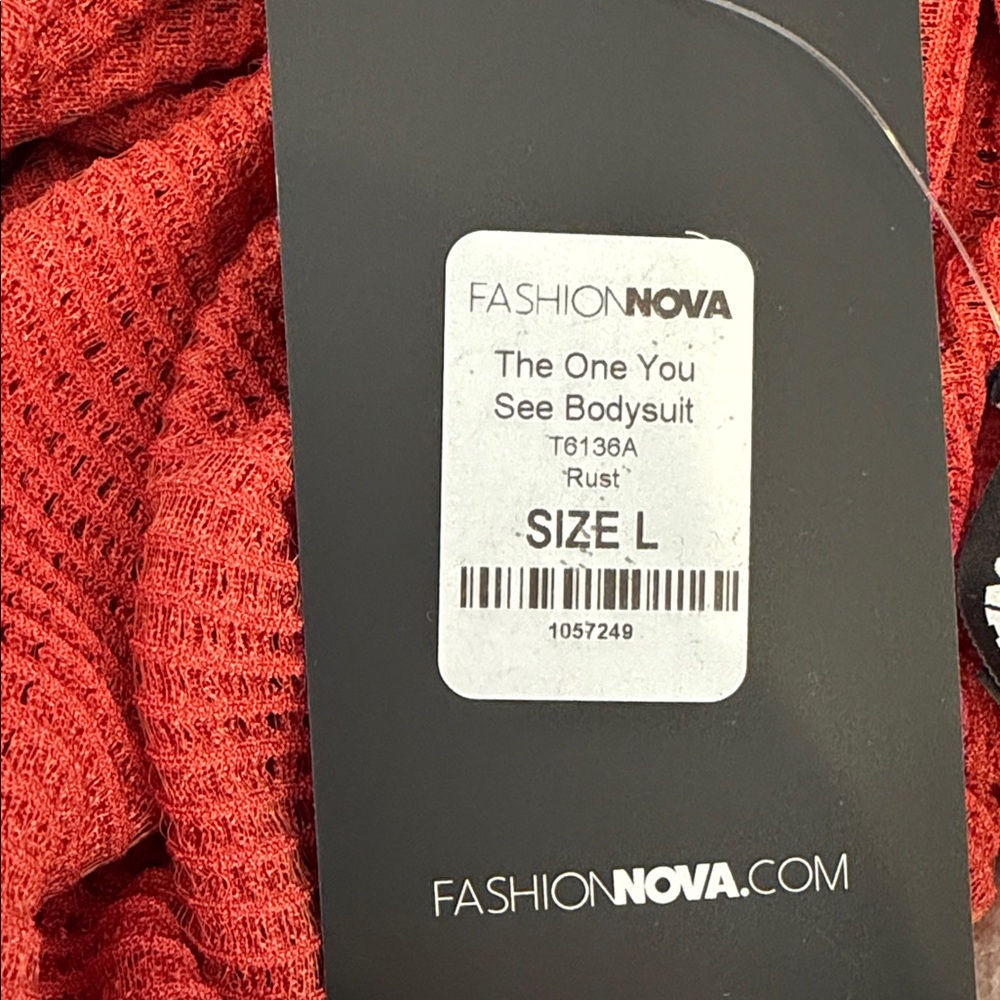 NWT Fashion Nova Rust Surplice Neckline Bodysuit in Rust/Burnt Orange - Picture 2 of 9